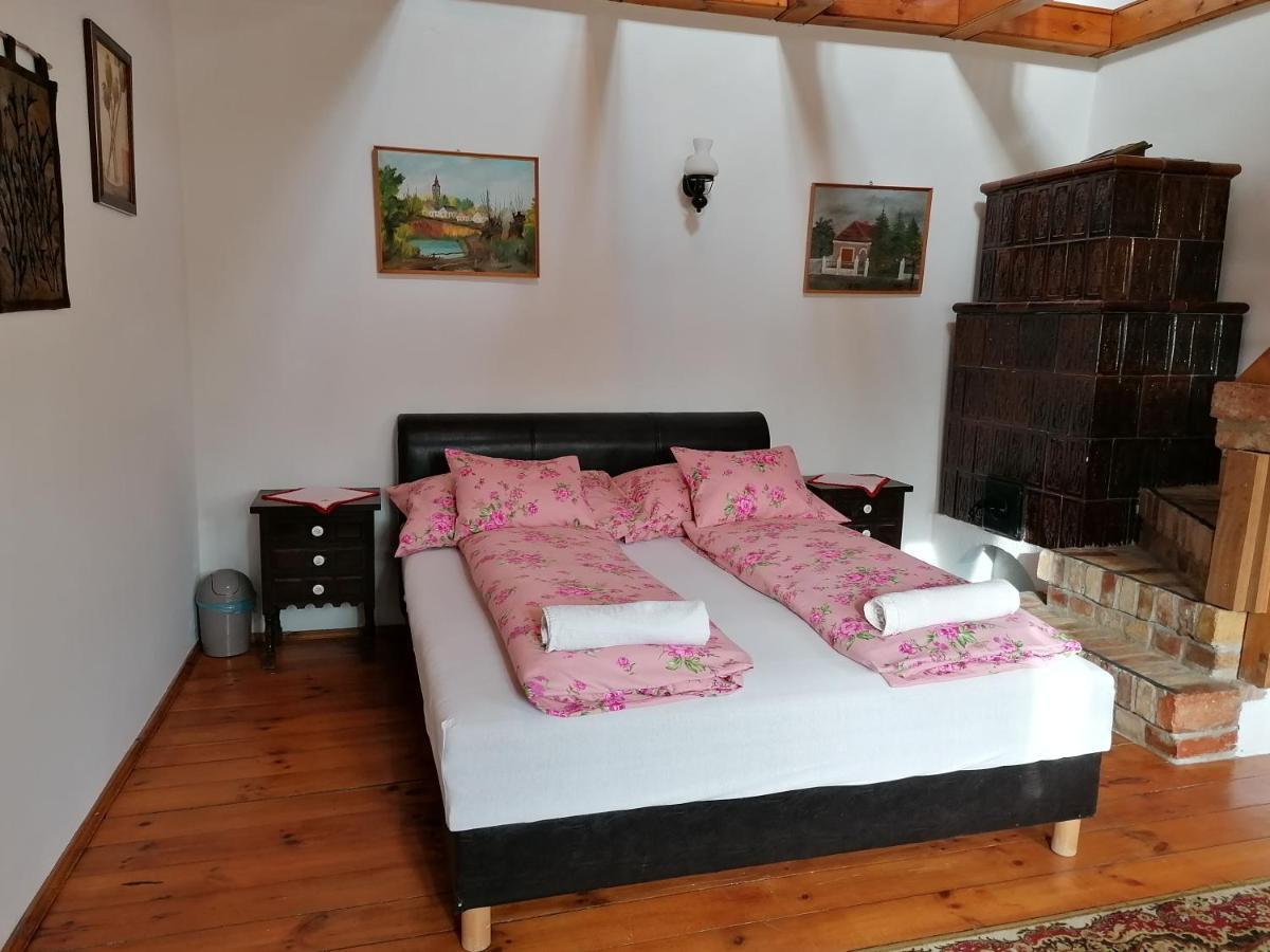 Zsambeki Vendeghaz -Anno1815- Hotel ภายนอก รูปภาพ
