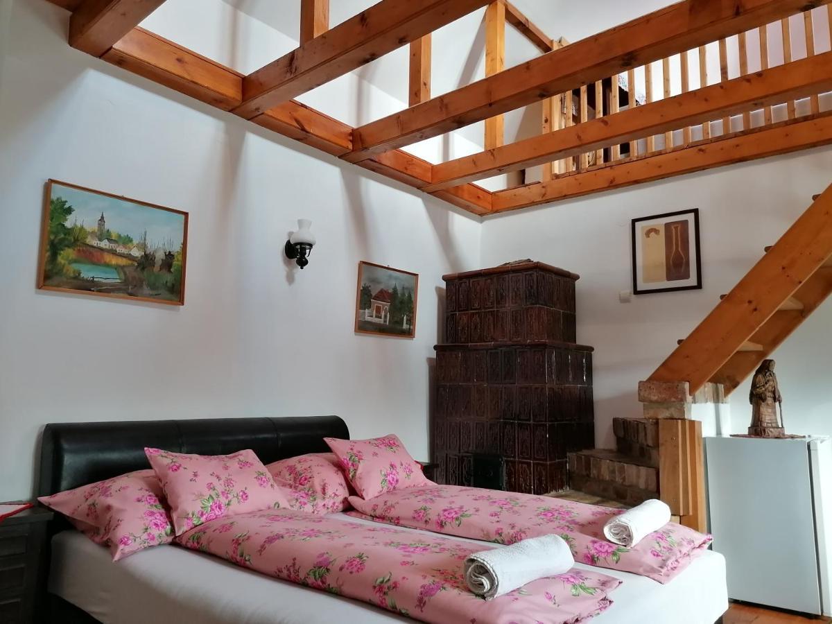 Zsambeki Vendeghaz -Anno1815- Hotel ภายนอก รูปภาพ