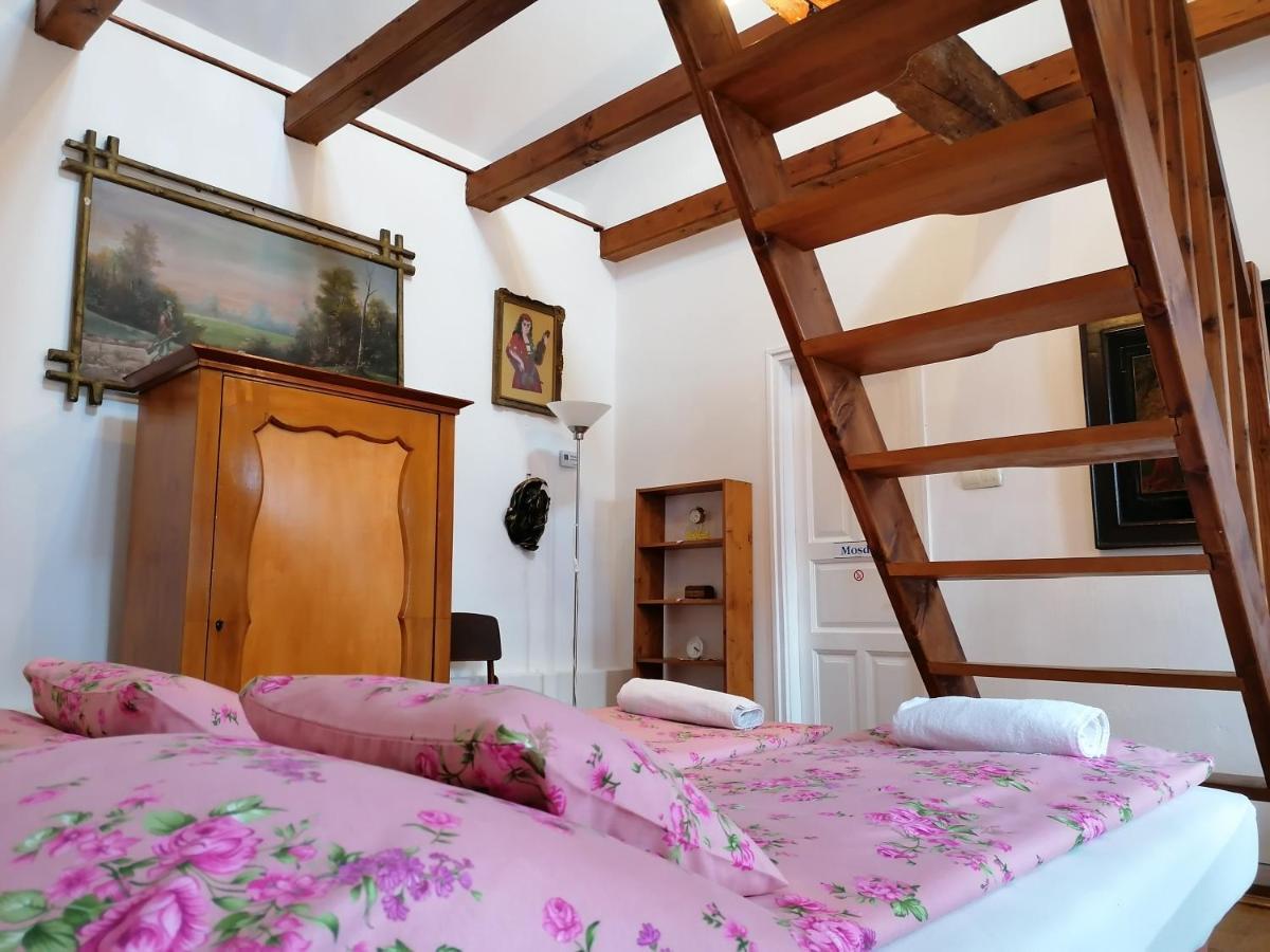 Zsambeki Vendeghaz -Anno1815- Hotel ภายนอก รูปภาพ