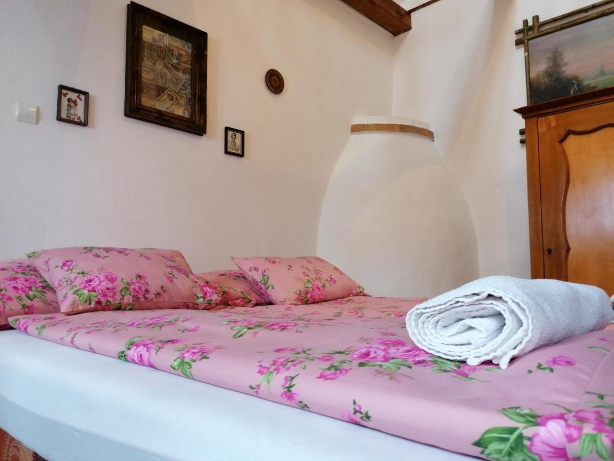Zsambeki Vendeghaz -Anno1815- Hotel ภายนอก รูปภาพ
