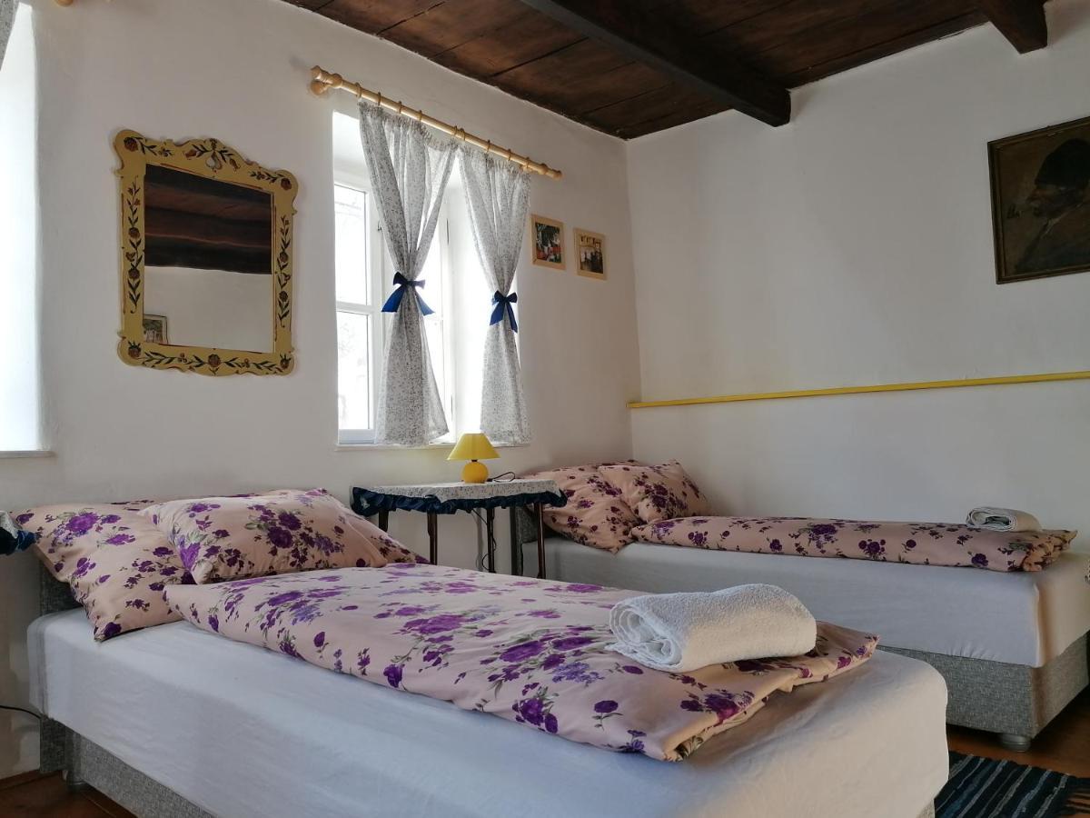 Zsambeki Vendeghaz -Anno1815- Hotel ภายนอก รูปภาพ